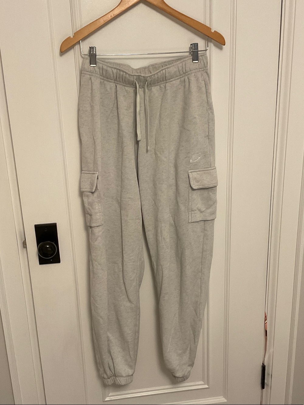 Nike woman’s club fleece cargo jogger pants